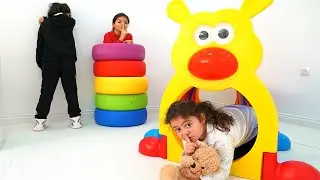 Masal and Öykü Playing Hide and Seek  with Mama