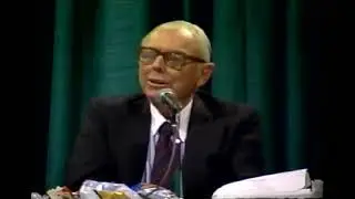Warren Buffett & Charlie Munger Explain Business Layoffs & Downsizing