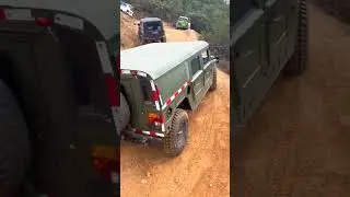 Old Hummer vs Old Land Rover Defender 3 - Off-Road