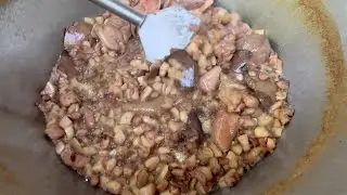 Así se cocen los chicharrones de puerco 🐷 en casa de compa borre