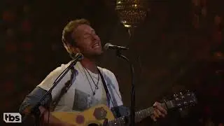 Chris Martin Performs Coldplay's 'Hymn For The Weekend' Acoustic Cover 10 27 16