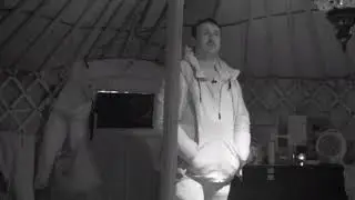 Merel wil morgen kroelen. Jessie krijgt het benauwd.