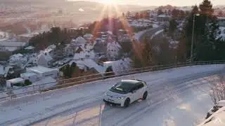 Trondheim i v&aring;re hjerter. Elbilen ID.3 opp flotte Utsikten.