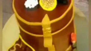 تغليف الكيك ديزاين بعجينة اللوز أو السكر بطريقة جد سهلة ومبسطة مع طريقة تزيينه على شكل حقيبة نسائية