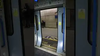 Thameslink 700 Desiro City Doors Closing (Inside Train) #Shorts