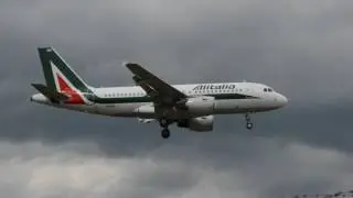 Alitalia A 319 landing Bologna airport BLQ