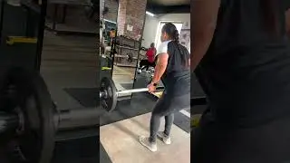 Stronger back, stable life 🏋️&zwj;♀️✨#backworkout #gym #deadlifts #instadaily