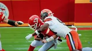 Patrick Mahomes has trouble standing up after hit by Mack Wilson