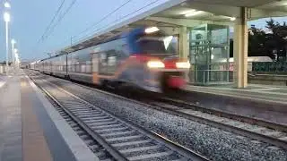 pop etr 104 in transito a Polignano a mare