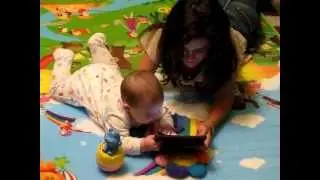 Elisa y Marina jugando a la ndsXL