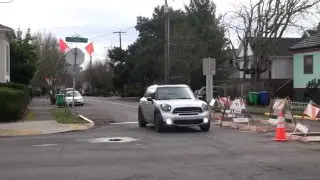 Clinton St Traffic Diverter at 17th, SE Portland [01/09/2015] B-Roll