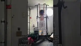 Watch how a deadhang decompresses my spine 🤯🤩 #gym #foryou #fitness