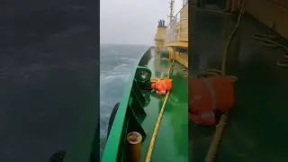 Seems like a easy job? #ocean #ship #storm #waves #northsea