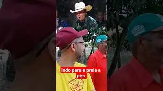 Indo para a praia a p&eacute;s, ouvindo Toca do vale
