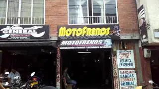 Instalaci&oacute;n freno de disco trasero pulsar 150 taller motofrenos Armenia quindio