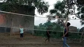 rakit game khelta hua bache