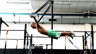 Butterfly rings muscle up - Preparatory exercises on boxes and execution (no audio)