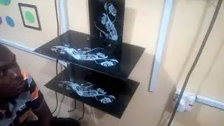 Как установить двухуровневую стеклянную полку для DVD-дисков