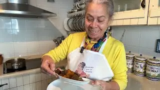 Sangre encebollá asustada con tomate