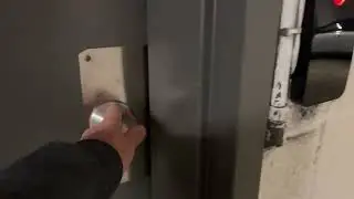 Broken security door #3 (12/02/2023)
