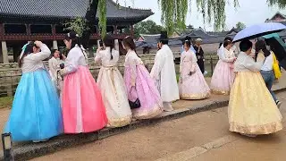 경복궁은 긴 연휴에 몰려오는 외국인들로 역대 급 한복 물결/연휴기간 무료입장