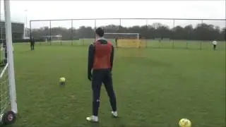 GarethBale pratices freekicks