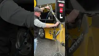 How a Pro Mechanic Washes a Pro Race Bike #shorts #cycling #cycling