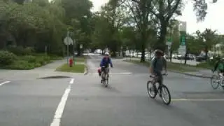 cyclist ignore STOP sign other commuters had to stop.MOV