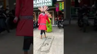 Keseruan daffa joget bareng ondel ondel