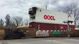 CP train 119 8915 leading