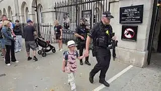 ARMED POLICE TAKE LOST KID TO SAFTY ❤️ #kingsguard