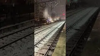 Raylarda kar, şehir uyanıyor.  ❄️Altına:#İstanbul #Marmaray #Kar #ŞehirUyanıyor #Sabah