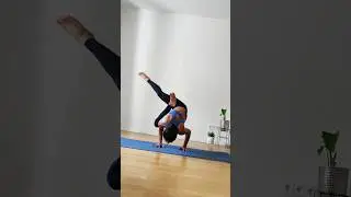 Half Lotus Side Crow Pose #armbalance #advanceyoga #yogatransition #sidecrow