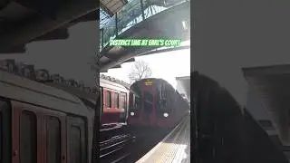 District Line arriving at Earl&rsquo;s Court #train #subwaytrain #traintravel #tube #districtline #tfl