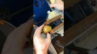 You won&rsquo;t believe what&rsquo;s inside this agate! 😳🤩 #crystals #island #shorts #parallax