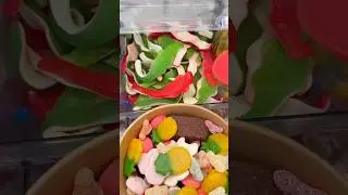 🇦🇺🕷️🐊Let&rsquo;s make an AUSSIE-THEMED Candy Bowl! CROCS OR SPIDERS?!🐊🕷️🇦🇺 #shorts