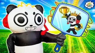 Combo Panda Finds A MAGIC MIRROR!