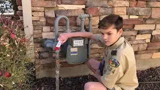 How to turn off your gas meter using a gas wrench