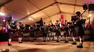 Musikkapelle Wohmbrechts mit Moselkrampen Lowland Pipes & Drums auf dem Weinfest in Neef 2017