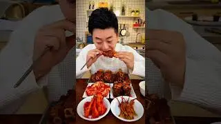 How to eat spicy kimchi... When kimchi is made well, you don't need to eat any stir-fries... #food 