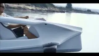 Video: Quadrofoil - the electric hydrofoiling personal watercraft