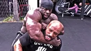 BODYBUILDER CHOKE OUT MMA FIGHTER | Kali Muscle
