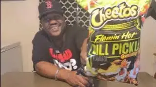 Острые маринованные огурчики Cheetos Flaming. Они горят.