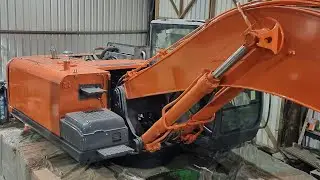 We painting the 280 Hitachi Excavator