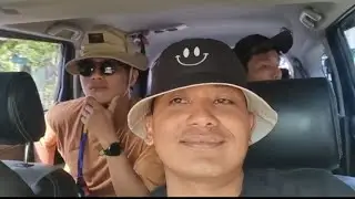 KITA  MAU NAIK PESAWAT  TINGGINAMBUT TERNYATA DILAY 1 BULAN,AKHIRNYA KITA JLN JLN AJA 😂