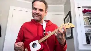 Learn how to play a G chord on a 3-string guitar (Loog)