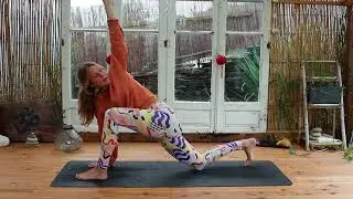 YOGA / stretch and mobilize your body