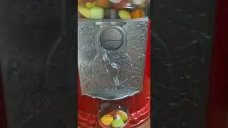 🤩🍬Gumble Machine Candy Very Satisfying #Shorts #howto insert coins to catch yummy Candy #gumble