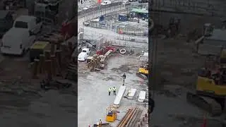 Lyfter motvikt. Slussenbygget