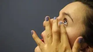 How to put drops into your eyes